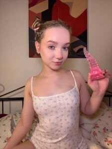 bambi_lu muaaaah do u like my new toy?🐙🍬 Immagine  8