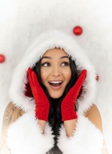 MelissaGill_ Merry Christmas 🎄 🤍🎁 Pic