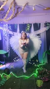 MaylinRosse_ She left heaven for one night of pleasure. Her wings still shine, but her eyes whisper sin. ✨ Pic 6