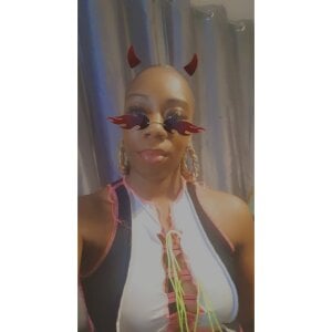 PiercedEb_100: Public ( 5 фото)