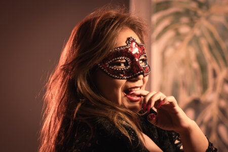 MelaniaKnauss Masked and sexy Gambar 3