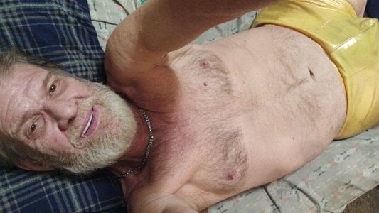 cmagic9: Chris showing hairy chest3 ( фото)