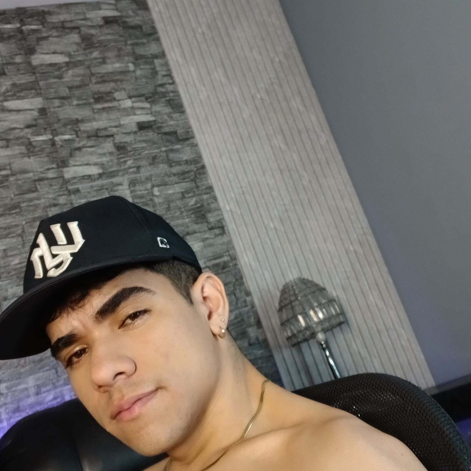 zack_joness18 Public 사진