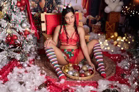 Emma_Thompssonn sweet and hot christmas Pic 3