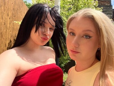 AmyStewart Lifestyle Lora and Tara😋 Immagine  2