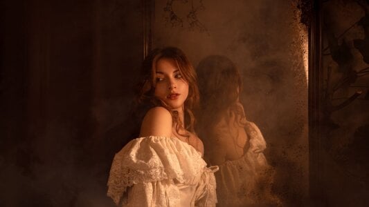 AnnaLeexh Antique Pic
