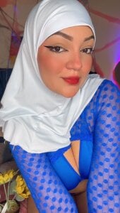 Dana-Alabi: Ready to get lost in my blue lace? 🔥🤤 ( 3 фото)