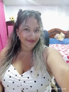 EmilyLove1014 Public Pic 3