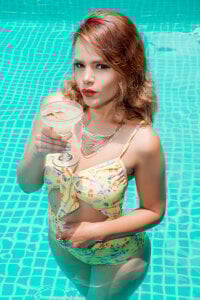 MarieKosterBikini y pool图片 2