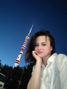 LouiseMarengo Public Pic 3