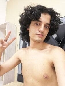 SamiSaturno I'm just a pretty boy  2টি ছবি