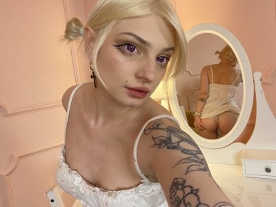 Aska_Asami Public Pic 4