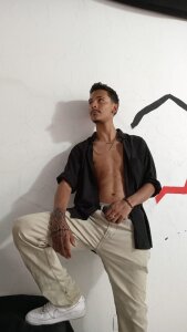 Districk_Smith Public Pic