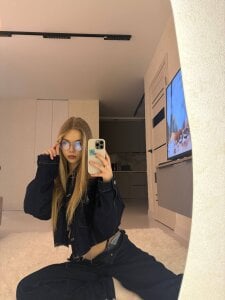 DebraSchneider Have you ever had sex in front of a mirror? Foto