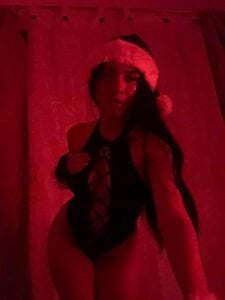 adara_johnson__ 🎄You've been naughty this Christmas, and I've come for you 😈 Pic 2