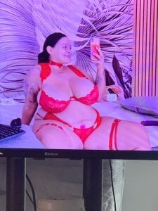 Angiegranados red Pic