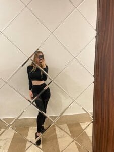 Fleur_x_x Public Pic 2