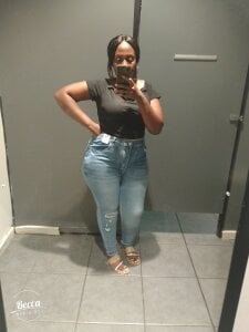 SlutyQueen32 Public Pic 4