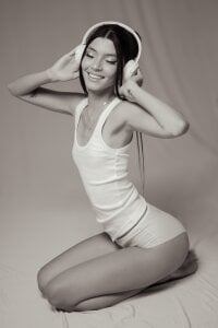 Charlote_zc black and white зображення 4