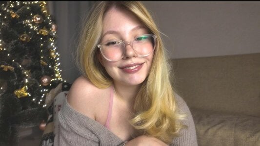 HoneyAudrey merry xmas and happy new year 🥂❄️ Pic 6