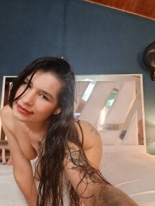 Mia_King_ Public Pic