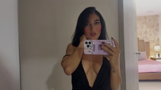 Scarlett_12 His figure takes me Fotka 9