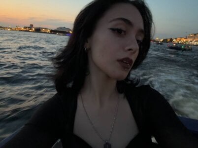 Faride_Shy Public Pic 4