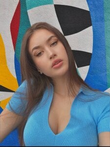 KiraBodrick Public Pic 3