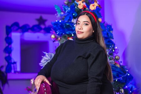 MollyBigBoobs12 I want to hear how you lose control with me Pic 3