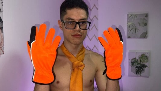 LOOK AT MY GLOVES! de wolfandsky  6 photos