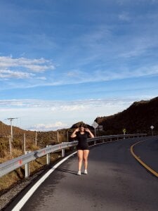 AlannaEvons Loving the landscape ⛰️ Pic 3