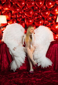 LolaAngellx Angelita on the outside, warm on the inside. Happy Valentine's Day.🔥💗 Billede 4