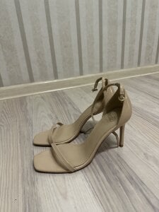 Julietta_a My heels Pic 3