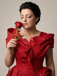 Lady in red de Vivian_Violet_  3 Imagens