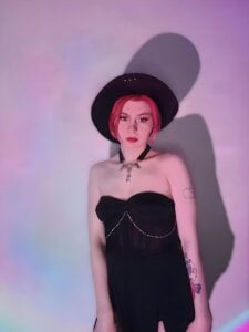 ShaunnaMachacek Graceful hat Pic