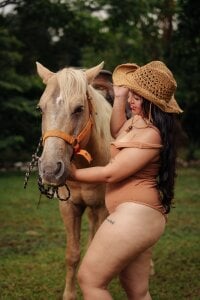 hillary_bigbutt Nature day 🦋✨ Pic