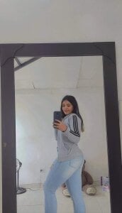 curvybrunnete Public Pic 5