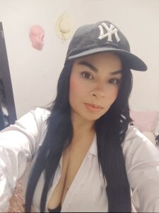 THICC_MILF_CURVY CHILL AT HOME Pic