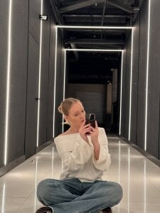 VanessaLightDiamond Mirror Pic