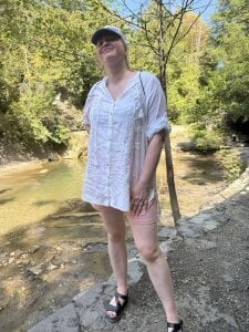 Amelia-Diamond Public Pic 7