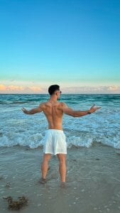 MAXTHOMSONSea, sunset, and temptation 😈图片 3