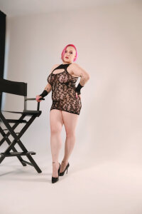 MiaVixenn 💜 Sometimes Pic 3