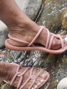 FEET de OliviaBurning  2 photos