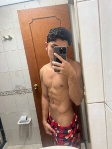 Check in bathroom od _TaylorBlack  3 snímek