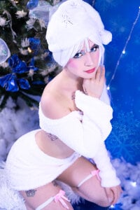 melany_blair 🎄💖 Wrapped just for you. Pic