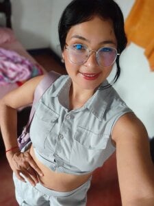 Lily-o 🐝💖 Pic 4