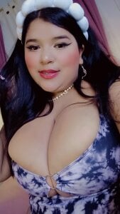 Yalitzasundaのsexy colorsの 7枚の写真