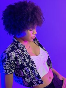 Gala_Brunette Public Pic 4