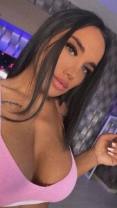 sarah_aadams_ Public Pic 7