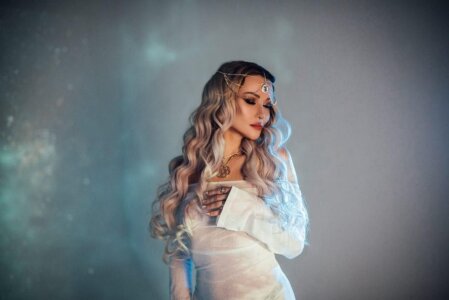 Olenka_Cosmos_Fly Public Gambar